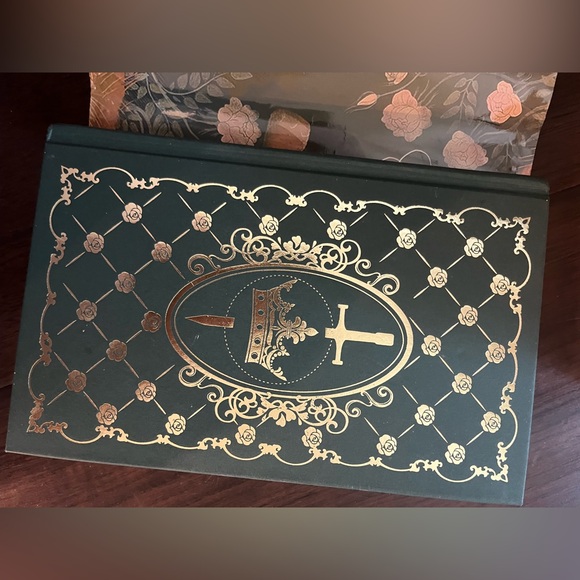 Gold Spun Bookish Box edition - Picture 2 of 4